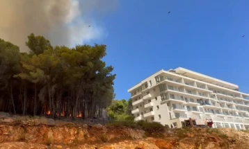 Zjarre edhe në jug dhe veri të Shqipërisë, ndërsa gjendja kritike është në Shëngjin