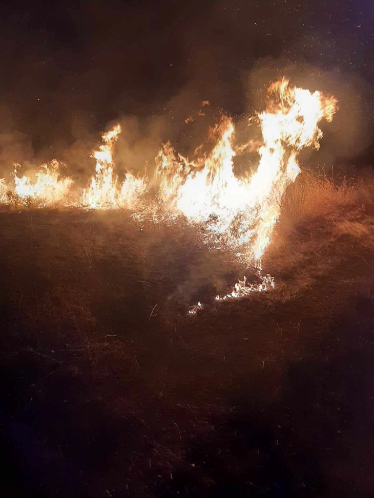 Активен пожарот во Старо Нагоричане, стабилна е состојбата во Куманово