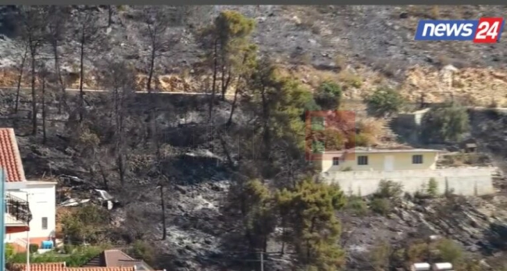 Zjarri i madh në Shëngjin është vënë nën kontroll, plazhet të boshatisura