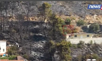 Zjarri i madh në Shëngjin është vënë nën kontroll, plazhet të boshatisura