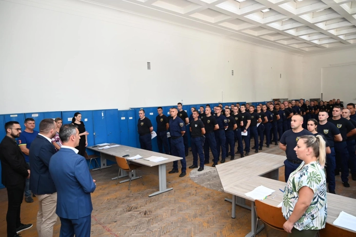 New police officers from 2023/2024 class sign employment contracts