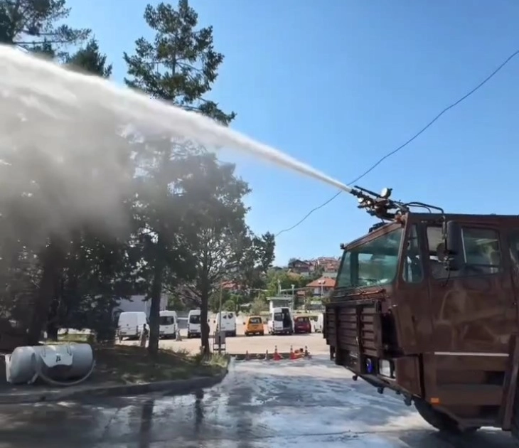 Компанијата „Техком“ од Кочани го вклучи сопственото противпожарно возило за гасење пожари во регионот