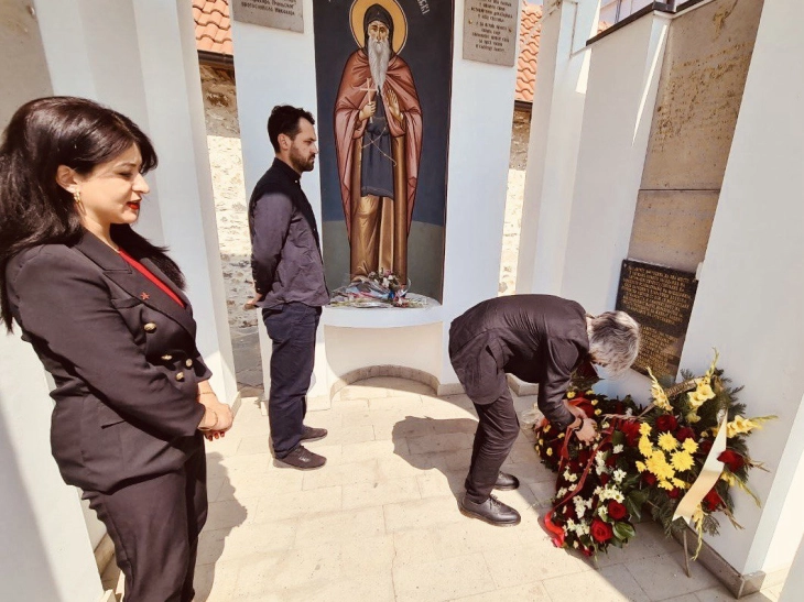 Апасиев положи цвеќе на Прохор Пчински за јубилејниот АСНОМ