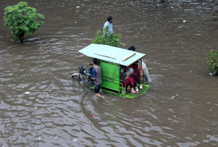 Обилни дождови и поплави во Пакистан однесоа најмалку 30 животи