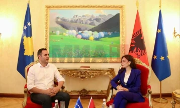 Спиропали на средба со Коњуфца: Албанија силно ќе лобира за зголемување на меѓународната улога на Косово  