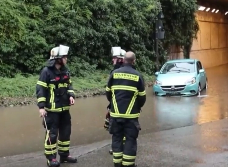 Силно невреме поплави делови од Германија, итните служби повикани на стотици локации