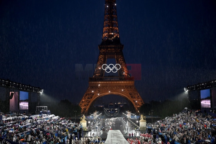 Макрон ја пофали храброста на церемонијата за отворањето на Олимписките игри и ја брани уметничката слобода