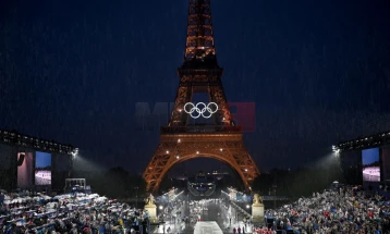 Макрон ја пофали храброста на церемонијата за отворањето на Олимписките игри и ја брани уметничката слобода