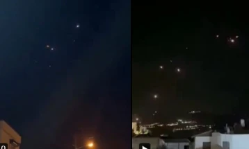 Хезболах ноќеска истрелал 50-тина ракети врз северен Израел, повеќето биле соборени од „Железната купола“