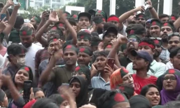 Të paktën shtatë demonstrues e kanë humbur jetën në protestat në Bangladesh, ku kërkohet dorëheqje e kryeministres Sheik Hasina