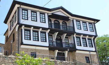 Богески: Крушевските староградски куќи со уникатни апликации на познатите зографи го збогатуваат културното наследство