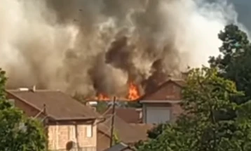 Сајкоски: Еколошка катастрофа во Кичево, пожар ја зафати дивата депонија направена од Општината