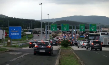 Пожар предизвика застој на патот од Солун до Евзони, возилата се пренасочуваа кон Дојран