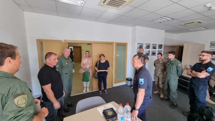 ЦУК: Ангелов испрати дел од странските противпожарни сили со признанија и плакети