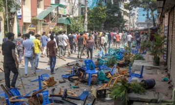 Најмалку 56 загинати во нови судири во Бангладеш