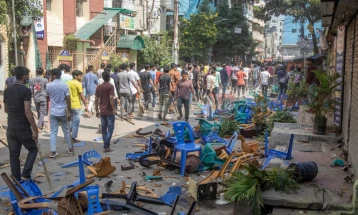 Të paktën 56 të vrarë në përleshjet e reja në Bangladesh