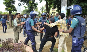 Претседателот на Бангладеш нареди ослободување на лидерот на опозицијата и на приведените демонстранти, се укинува полицискиот час