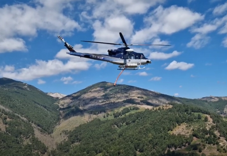 Interior Ministry helicopter drops over 20 tons of water on Papradishte fire