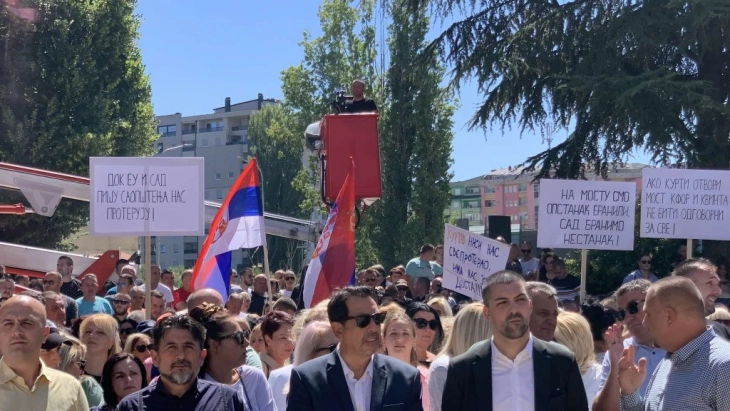 Është mbajtur protesta e serbëve të Kosovës në pjesën veriore të Mitrovicës