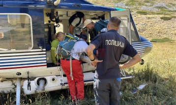 Gjatë shuarjes së zjarrit në Galiçicë, shpëtohet një turiste e lënduar nga Çekia