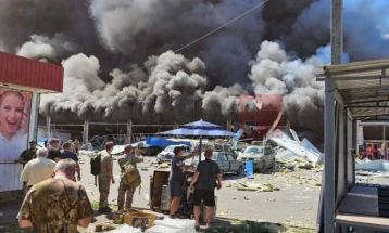 Të paktën 10 të vdekur dhe 35 të plagosur në një sulm me raketa ruse në një supermarket të mbushur me njerëz në qytetin ukrainas të Konstantinovkës