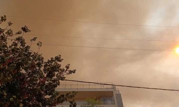 Mbi 40 zjarre në pjesën verilindore të Atikës - evakuime të reja në pjesën veriore të Athinës