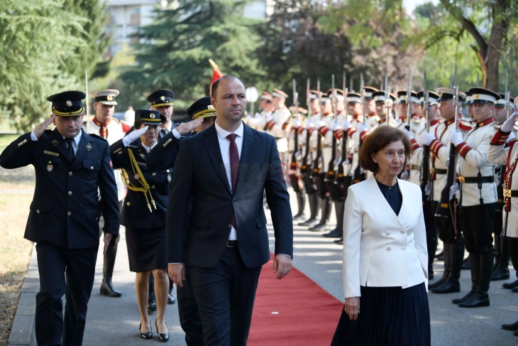 Promovimi i oficerëve dhe nënoficerëve të rinj në Akademinë ushtarake 