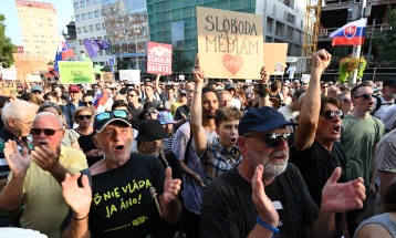 Thousands protest cultural policy and justice reform in Slovakia