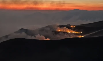 Zjarri në Galiçicë është nën kontroll, në terren janë 100 zjarrfikës