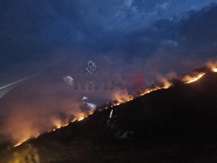 Tërbohet zjarri në Gari, shpëtim i vetëm ndërhyrja nga ajri