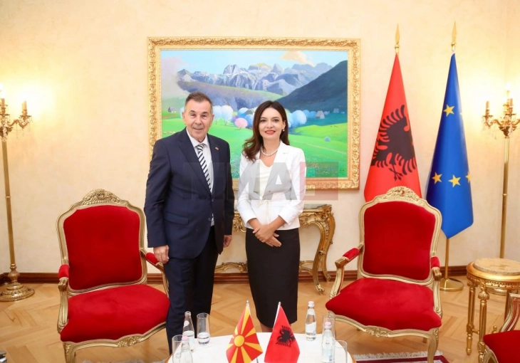 Kryetarja e Parlamentit shqiptar, Spiropali në takim me ambasadorin Markovski: Bashkëpunimi me RMV, prioritet i politikës së jashtme e rajonale