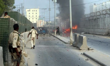 Dhjetë viktima në sulmin me bombë në Mogadishu