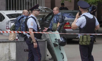 Të burgosur të rebeluar, anëtarë të SHI-së, vranë tre gardianë në një burg rus, ndërkaq kërcënojnë edhe me vrasje të tjera nëse nuk marrin helikopter dhe para