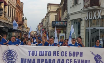 Marsh protestues i Sindikatës së Pavarur për Arsim, kërkojnë respektimin e marrëveshjeve kolektive