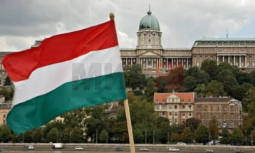 Hungaria do të transportojë emigrantët ilegal te selia e KB-së në Bruksel