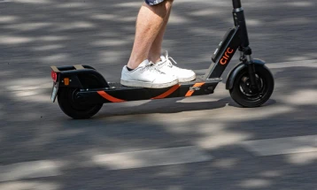 Madrid follows lead of Paris and bans rental e-scooters