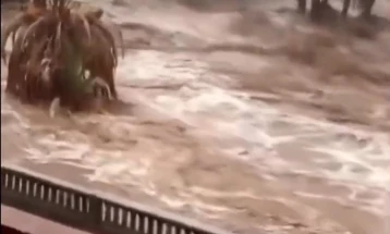 Најмалку четири лица загинаа во поплавите во Мароко, 14 се водат како исчезнати