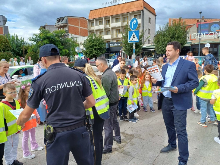 Општина Гостивар започна кампања за безбедност на децата во сообраќајот