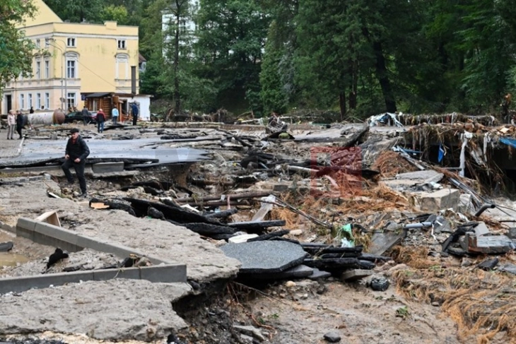 Gjithnjë e më shumë viktima nga përmbytjet në mbarë Evropën