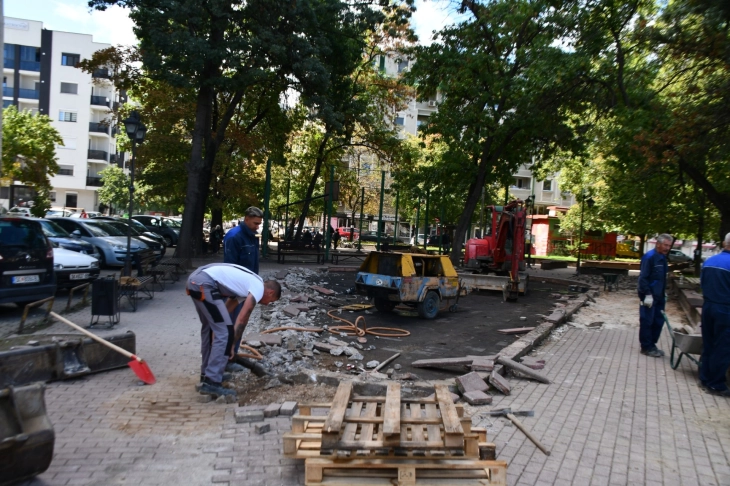 Реконструкција на паркот кој се наоѓа спроти Општина Кисела Вода