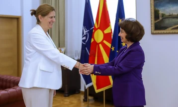 Presidentja Siljanovska Davkova priti ambasadorin grek Filipidu