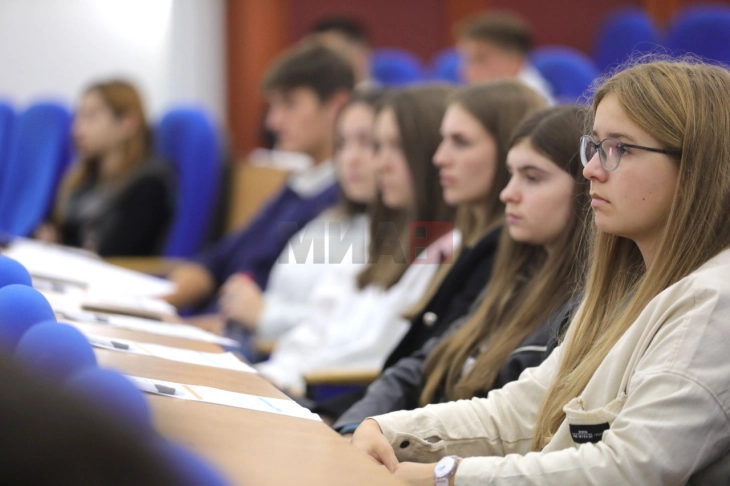 Во Собранието јавна дебата за младински политики и законот за младинско учество