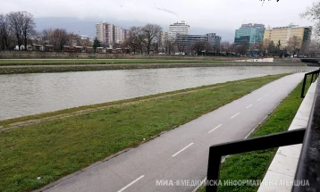 Утре променливо облачно со повремен  дожд, температура до 25 степени