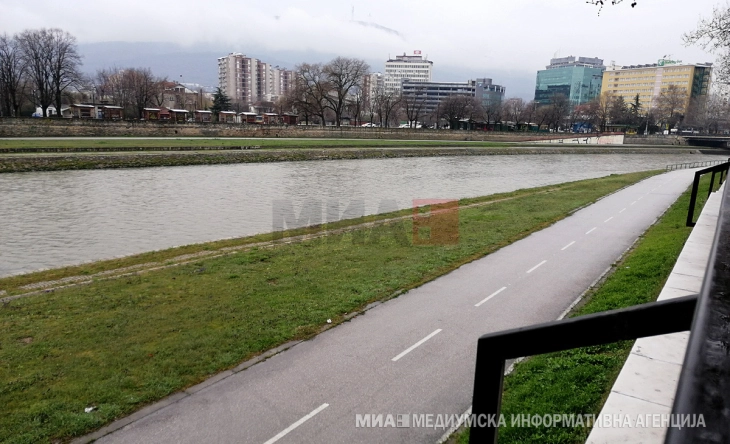 Nesër mot me vranësira dhe reshje të shiut, temperaturat deri në 25 gradë