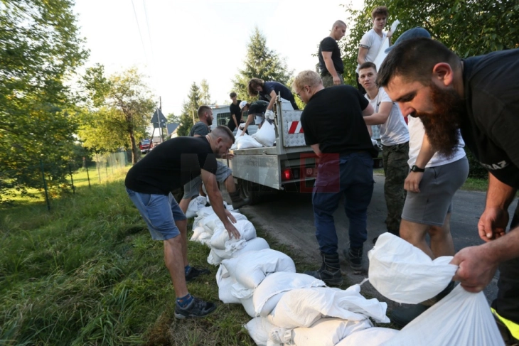 Во Полска и Чешка хибридни напади и дезинформации се шират побрзо од поплавите