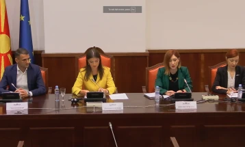 Debat publik në Klubin për çështje dhe politika rinore -deputetët të tejkalojnë interesat partiake kur bëhet fjalë për politikat rinore