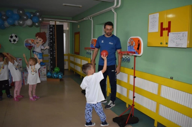 Врачени донациите во спортски реквизити и велосипеди во рамките на Европската недела на мобилност 2024