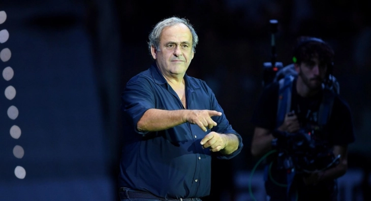 Platini propozoi të ulet numri i lojtarëve në fushë në ndeshjet e futbollit