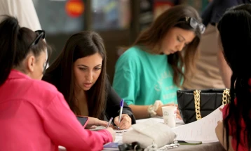 MASH-i shpall konkursin për bursa për studime postdiplomike dhe doktoraturë në vend