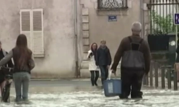 Невреме во Франција: Кан под вода, училиштата затворени